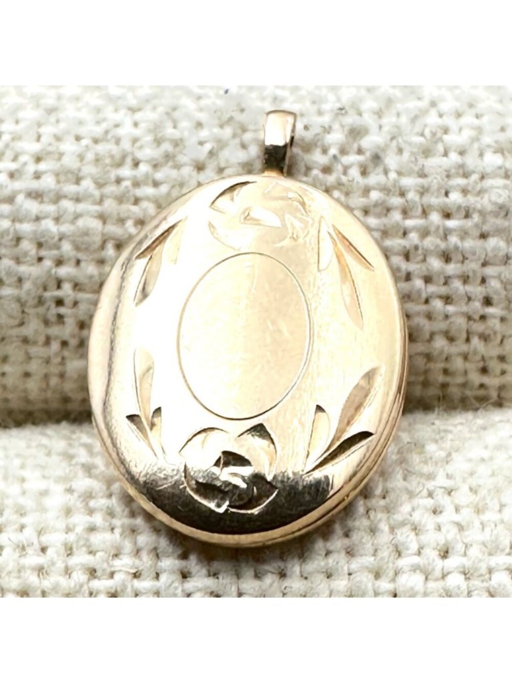 Vintage 10k Yellow Gold Oval Picture Locket Pendant for Necklace 1.89 Grams